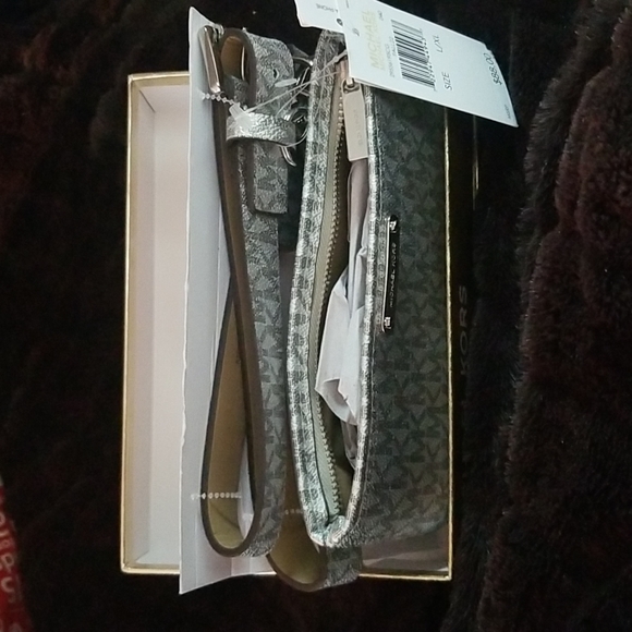Michael Kors Adjustable Belt Bag silver sz. L/XL - Picture 7 of 12